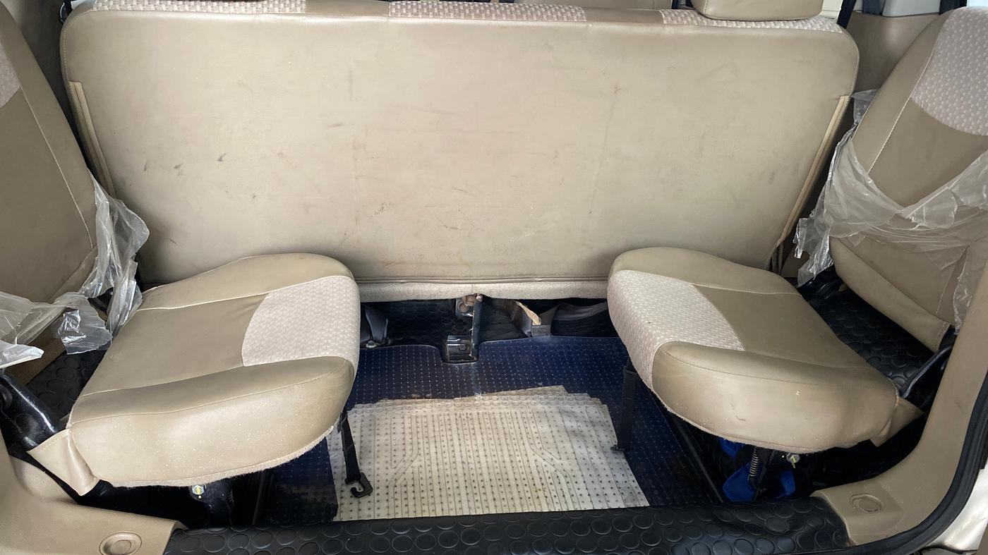 2017 Mahindra TUV300 T6 PLUS, Diesel, Manual, 1,24,789 km, Boot Inside