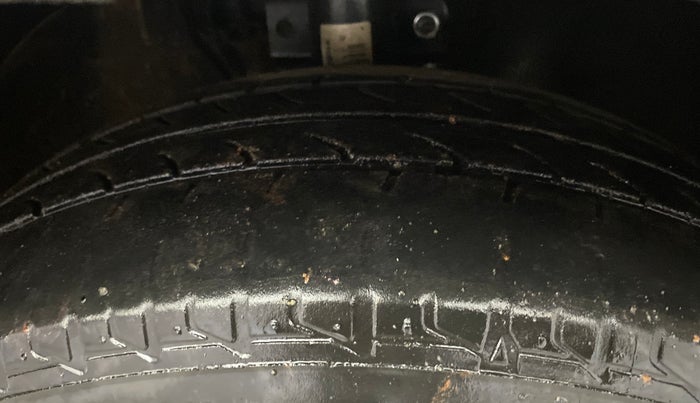 2014 Volkswagen Vento HIGHLINE DIESEL 1.6, Diesel, Manual, 80,634 km, Right Front Tyre Tread