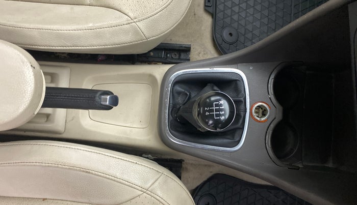 2014 Volkswagen Vento HIGHLINE DIESEL 1.6, Diesel, Manual, 80,634 km, Gear Lever