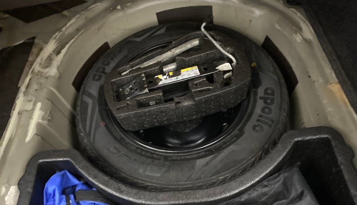 2014 Volkswagen Vento HIGHLINE DIESEL 1.6, Diesel, Manual, 80,634 km, Spare Tyre