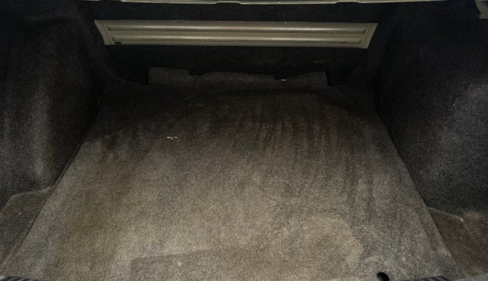 2014 Volkswagen Vento HIGHLINE DIESEL 1.6, Diesel, Manual, 80,634 km, Boot Inside