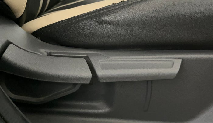 2019 Hyundai GRAND I10 NIOS ASTA 1.2 KAPPA VTVT, Petrol, Manual, 71,089 km, Driver Side Adjustment Panel