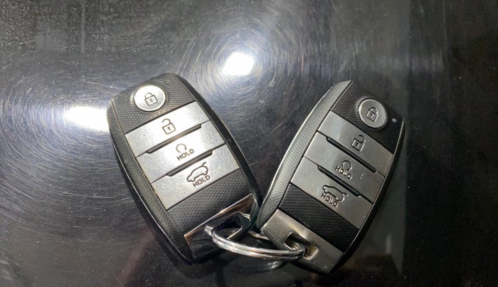 2021 KIA SONET HTX 1.0 IMT, Petrol, Manual, 39,012 km, Key Close Up