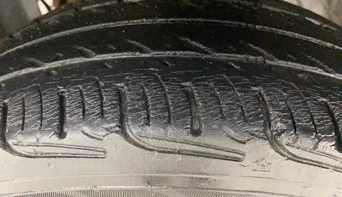 2017 Datsun Go Plus T, Petrol, Manual, 1,44,171 km, Left Front Tyre Tread