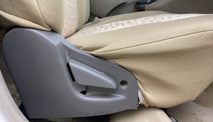 2017 Datsun Go Plus T, Petrol, Manual, 1,44,171 km, Driver Side Adjustment Panel