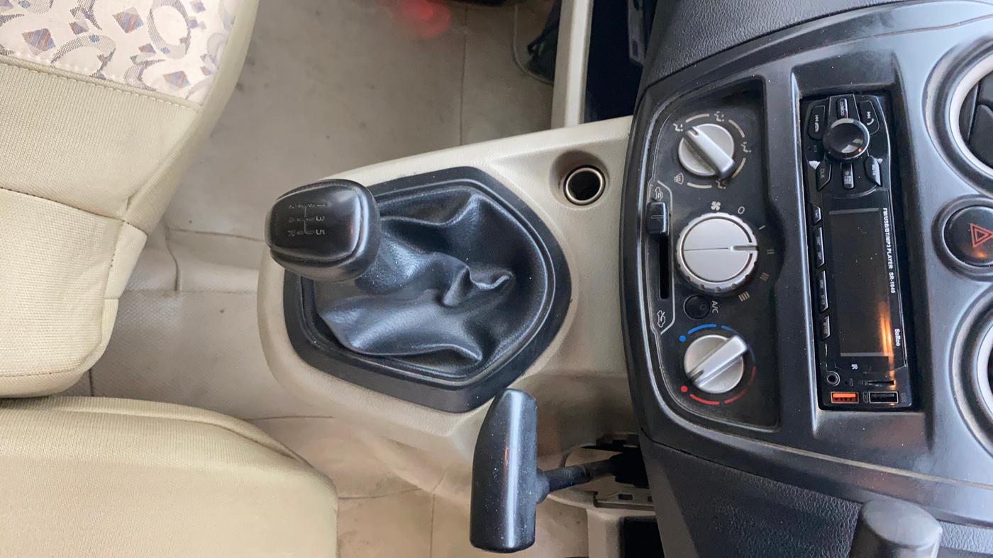 2017 Datsun Go Plus T, Petrol, Manual, 1,44,290 km, Gear Lever