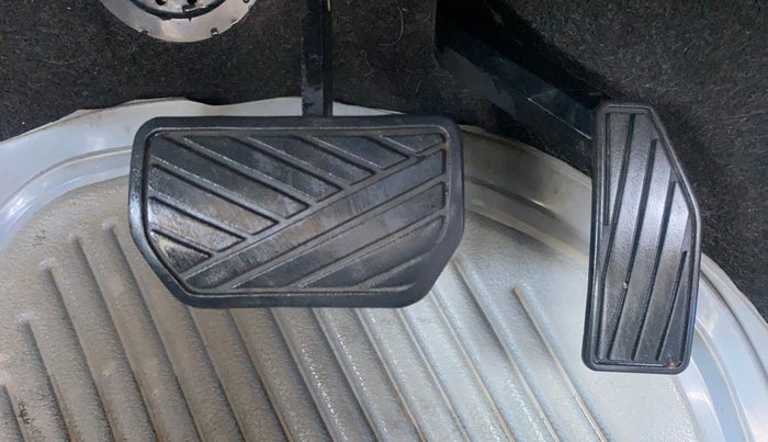 2017 Maruti Wagon R 1.0 VXI AMT, Petrol, Automatic, 79,888 km, Pedals