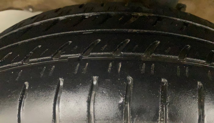 2017 Maruti Wagon R 1.0 VXI AMT, Petrol, Automatic, 79,888 km, Left Front Tyre Tread