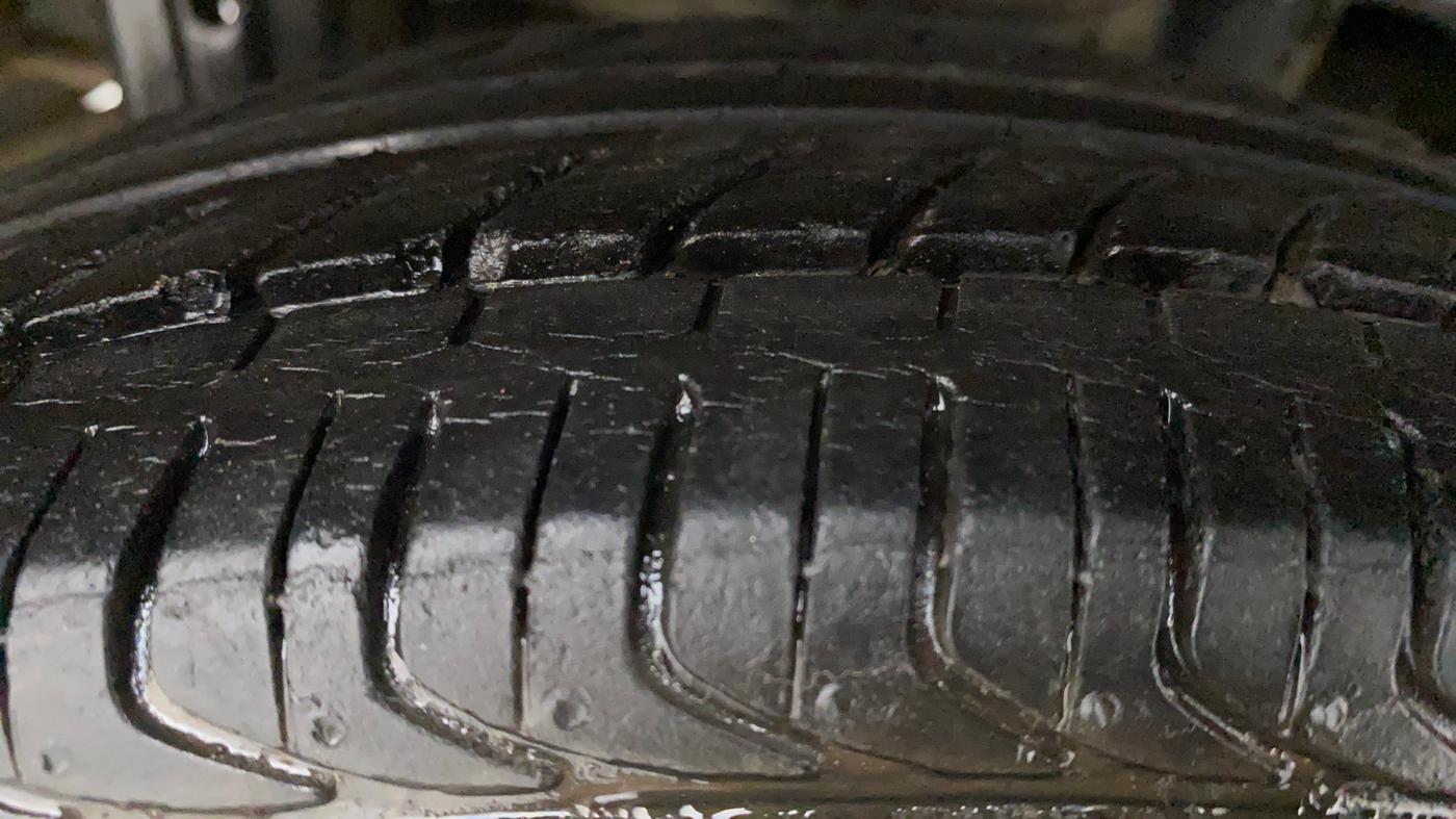 2013 Maruti Alto 800 LXI, Petrol, Manual, 76,733 km, Right Rear Tyre Tread