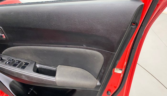 2020 Maruti Swift VXI, Petrol, Manual, 59,136 km, Driver-side door - Trim has minor damage