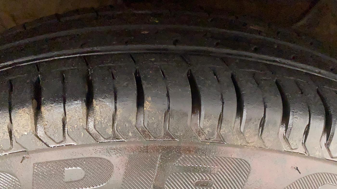 2020 Maruti Swift VXI, Petrol, Manual, 59,136 km, Right Front Tyre Tread