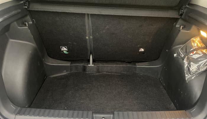 2022 Volkswagen TAIGUN TOPLINE 1.0 TSI AT, Petrol, Automatic, 15,106 km, Boot Inside