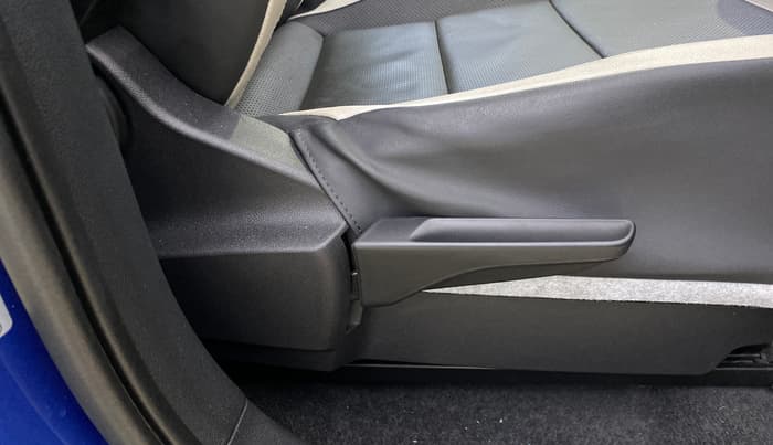 2022 Volkswagen TAIGUN TOPLINE 1.0 TSI AT, Petrol, Automatic, 15,106 km, Driver Side Adjustment Panel