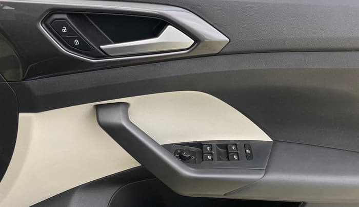 2022 Volkswagen TAIGUN TOPLINE 1.0 TSI AT, Petrol, Automatic, 15,106 km, Driver Side Door Panels Control