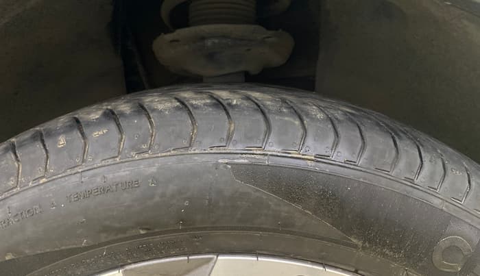 2022 Volkswagen TAIGUN TOPLINE 1.0 TSI AT, Petrol, Automatic, 15,106 km, Right Front Tyre Tread