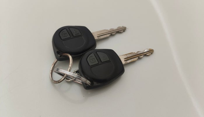 2017 Maruti Swift VXI, Petrol, Manual, 40,784 km, Key Close Up