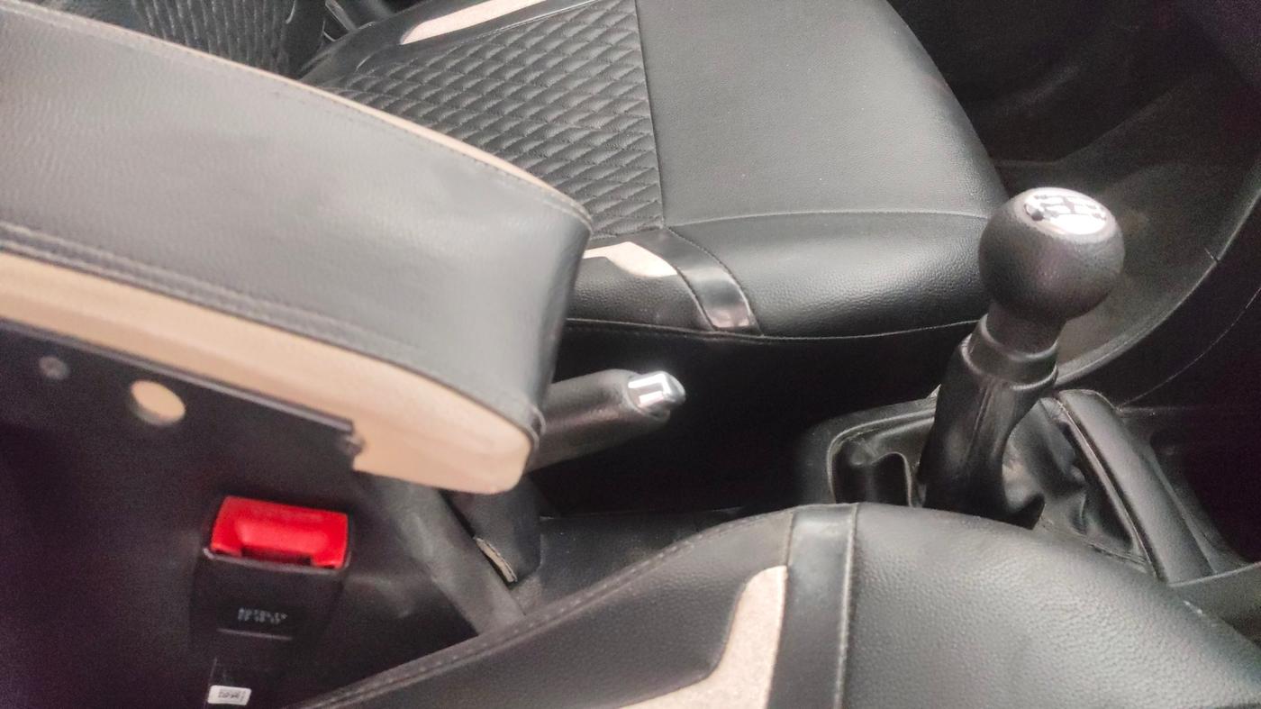 2017 Maruti Swift VXI, Petrol, Manual, 40,844 km, Gear Lever