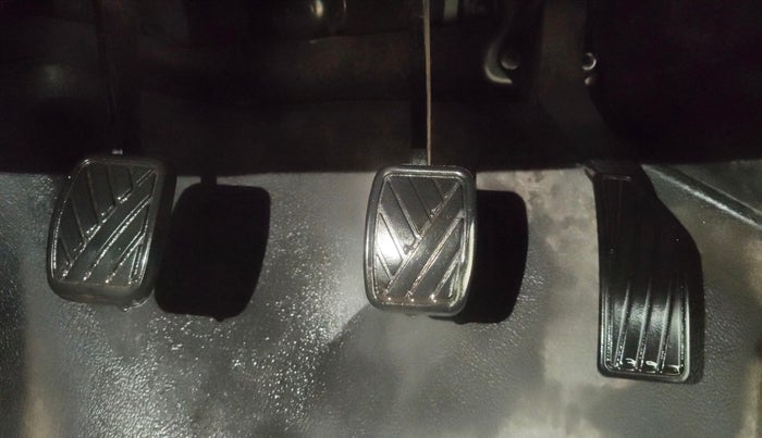 2017 Maruti Swift VXI, Petrol, Manual, 40,784 km, Pedals