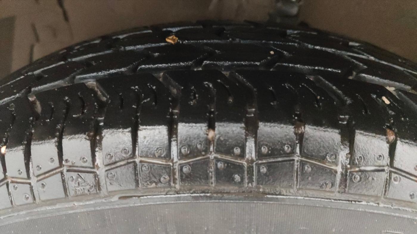 2017 Maruti Swift VXI, Petrol, Manual, 40,844 km, Left Front Tyre Tread