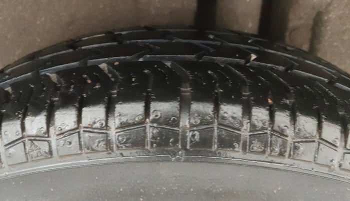 2017 Maruti Swift VXI, Petrol, Manual, 40,784 km, Left Rear Tyre Tread