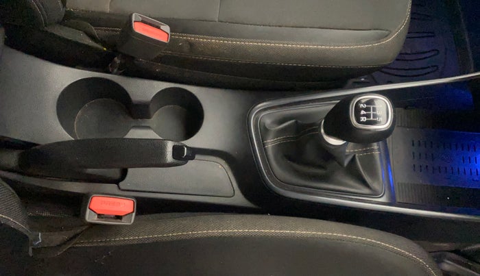 2023 Hyundai NEW I20 ASTA 1.2 MT, Petrol, Manual, 33,057 km, Gear Lever