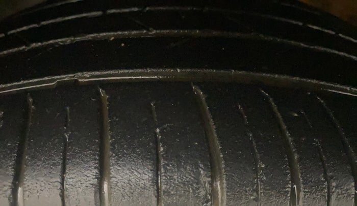 2023 Hyundai NEW I20 ASTA 1.2 MT, Petrol, Manual, 33,057 km, Left Front Tyre Tread