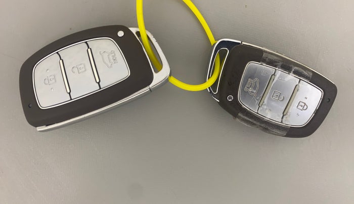 2023 Hyundai NEW I20 ASTA 1.2 MT, Petrol, Manual, 33,057 km, Key Close Up