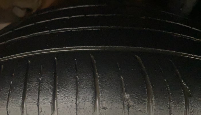 2023 Hyundai NEW I20 ASTA 1.2 MT, Petrol, Manual, 33,057 km, Left Rear Tyre Tread