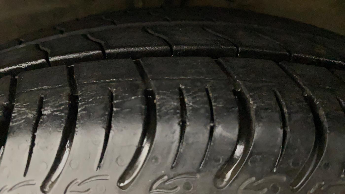2016 Maruti Celerio ZXI AMT, Petrol, Automatic, 80,511 km, Left Front Tyre Tread