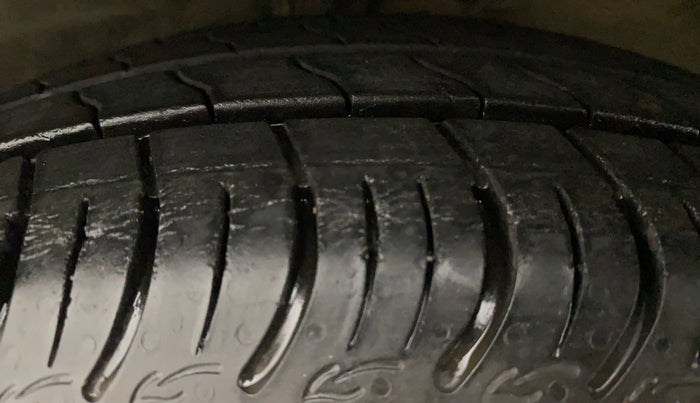 2016 Maruti Celerio ZXI AMT, Petrol, Automatic, 80,511 km, Left Front Tyre Tread