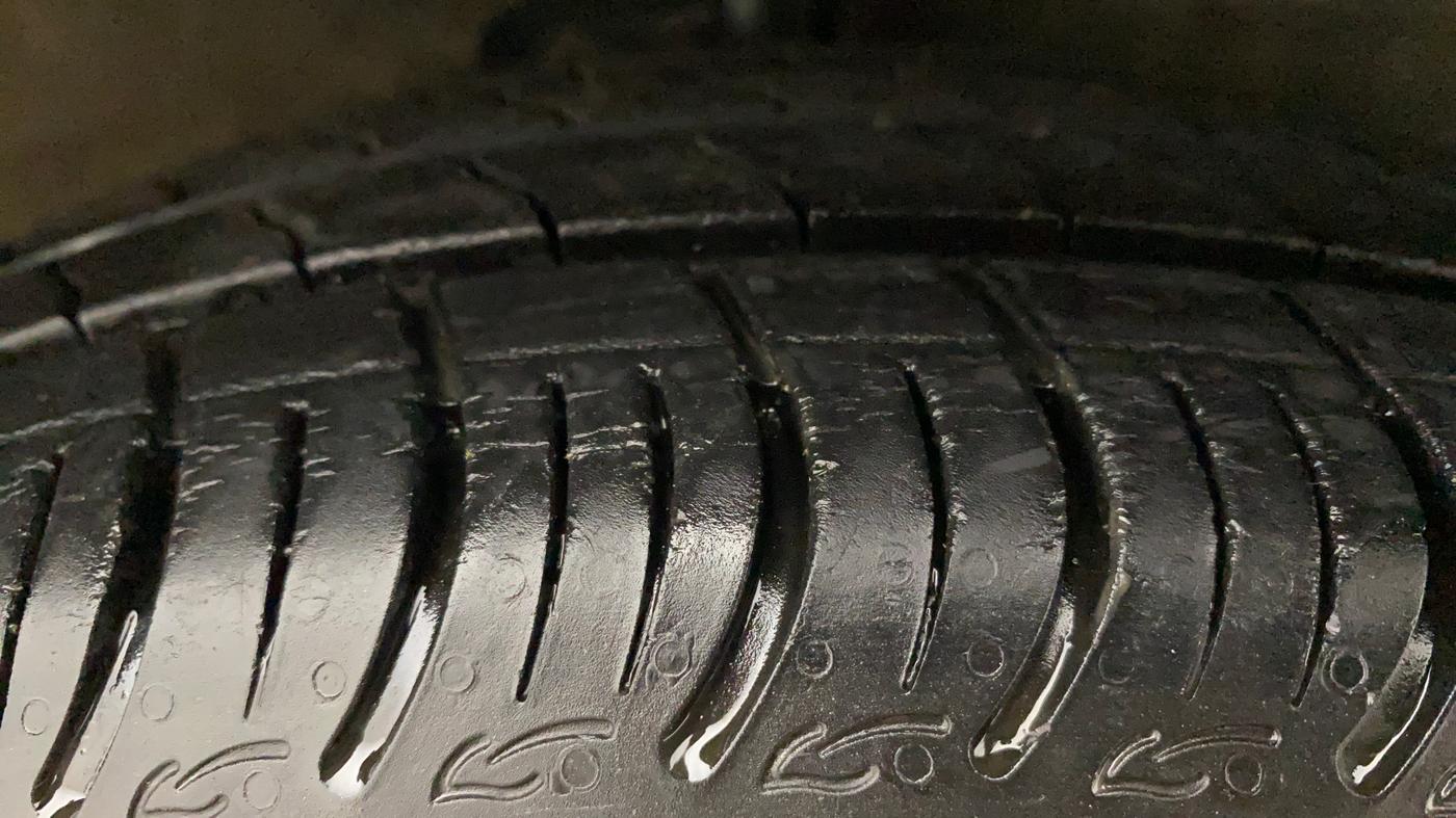 2016 Maruti Celerio ZXI AMT, Petrol, Automatic, 80,511 km, Right Front Tyre Tread