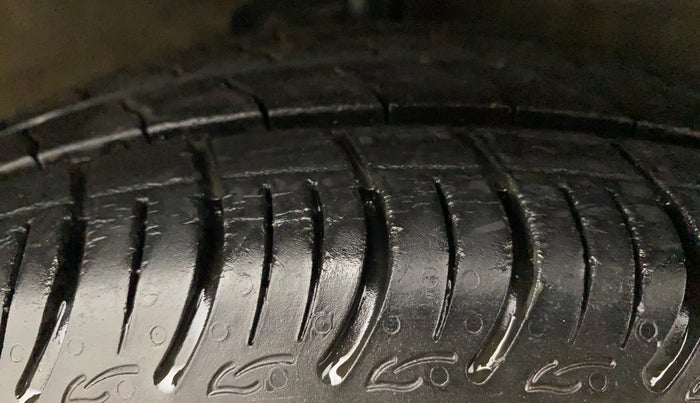 2016 Maruti Celerio ZXI AMT, Petrol, Automatic, 80,511 km, Right Front Tyre Tread