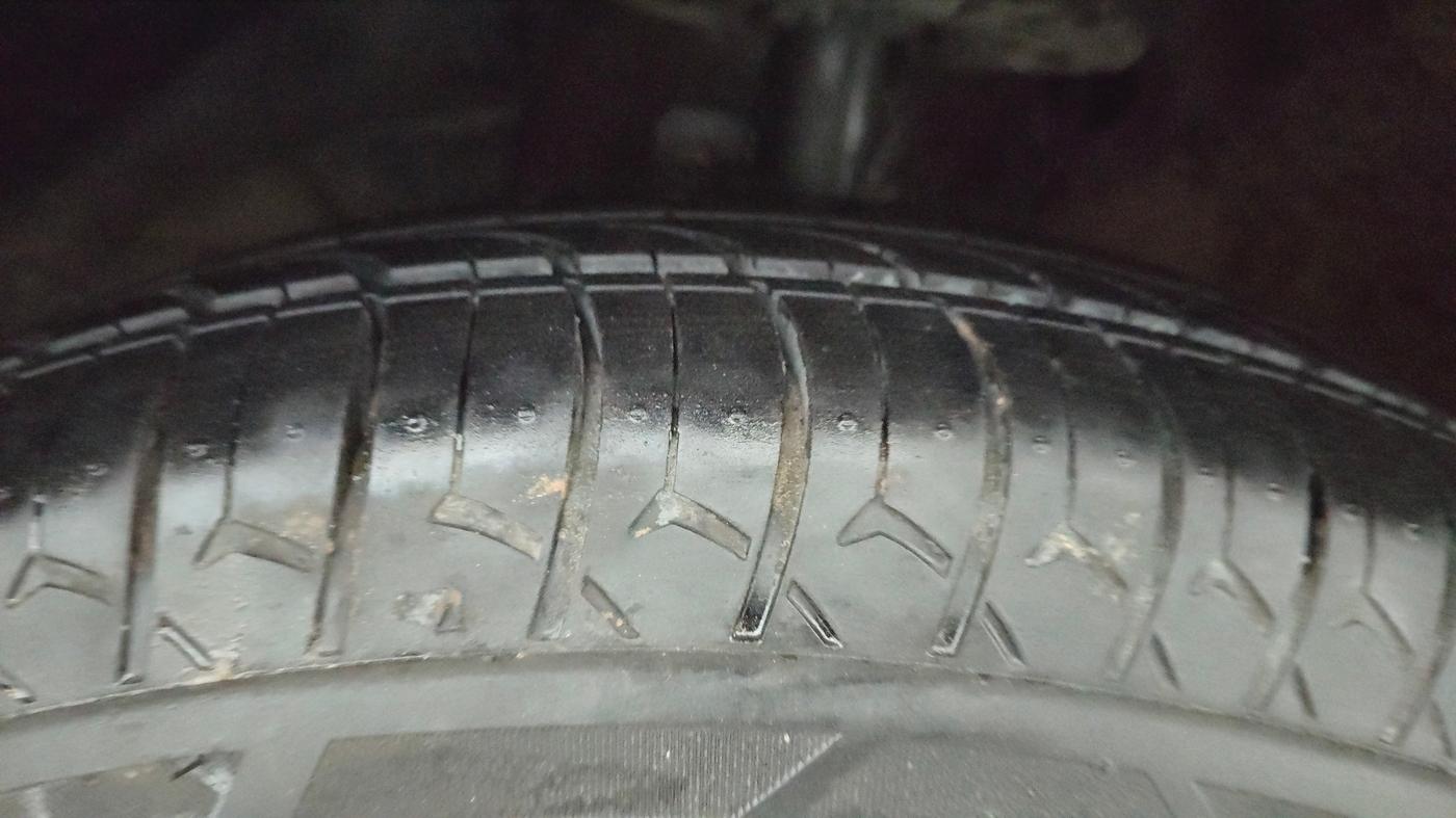 2022 Maruti Swift VXI AMT, Petrol, Automatic, 54,786 km, Left Front Tyre Tread