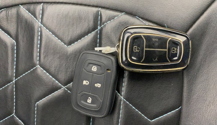 2019 Tata NEXON XZ PLUS PETROL, Petrol, Manual, 35,054 km, Key Close Up