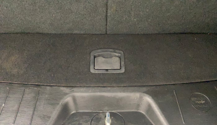 2018 Mahindra XUV500 W7, Diesel, Manual, 90,668 km, Boot Inside