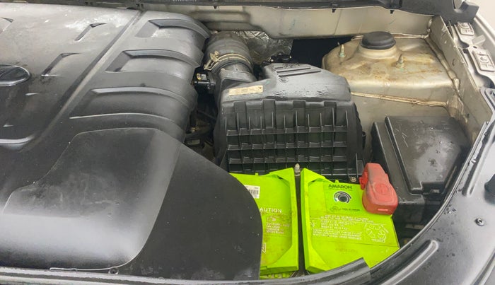 2018 Mahindra XUV500 W7, Diesel, Manual, 90,668 km, Engine View - Left