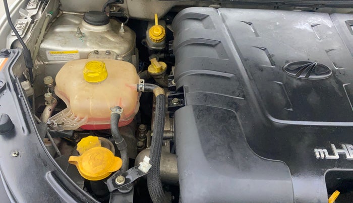 2018 Mahindra XUV500 W7, Diesel, Manual, 90,668 km, Engine View - Right