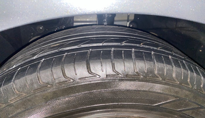 2017 Ford Figo Aspire TREND 1.2 PETROL, Petrol, Manual, 91,618 km, Left Front Tyre Tread