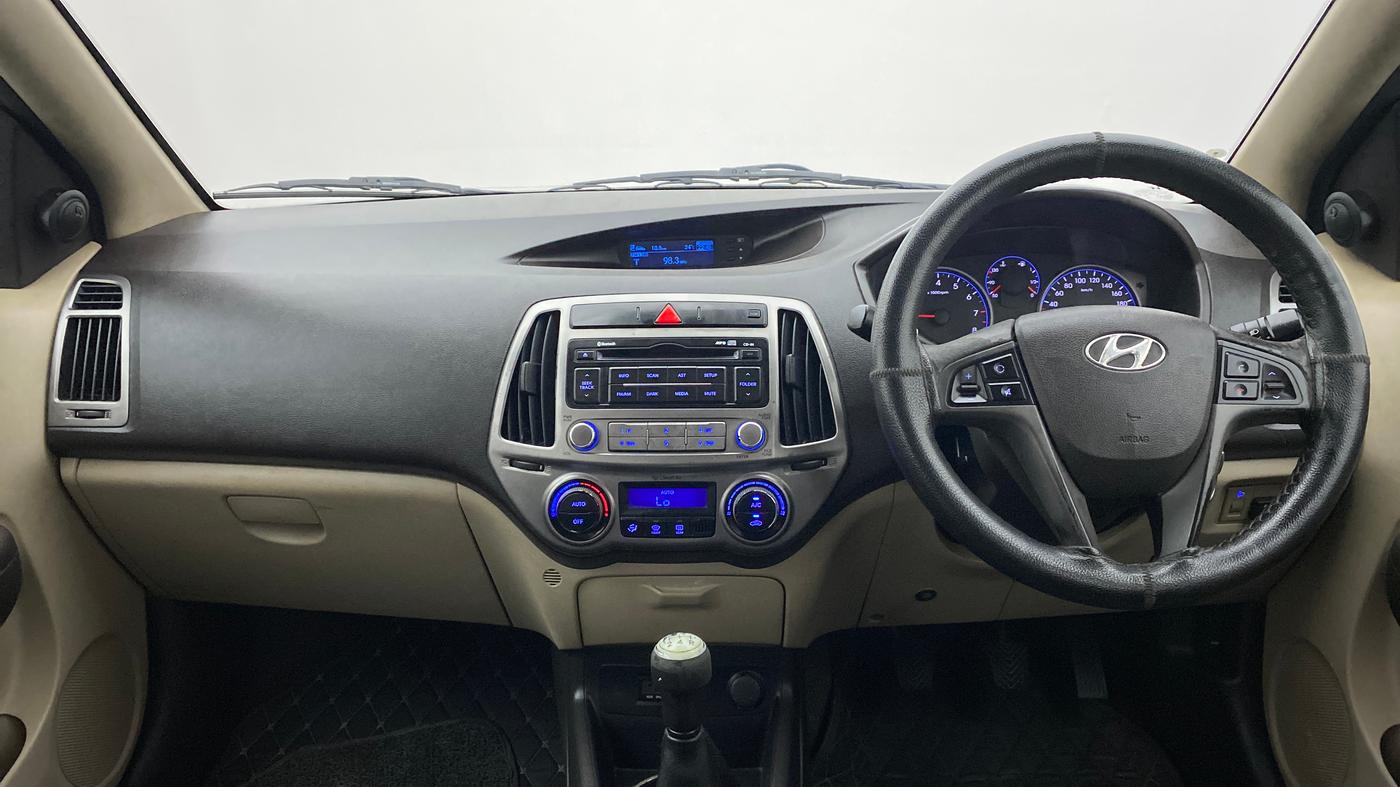 2012 Hyundai i20 SPORTZ 1.2, CNG, Manual, 1,08,440 km, Dashboard
