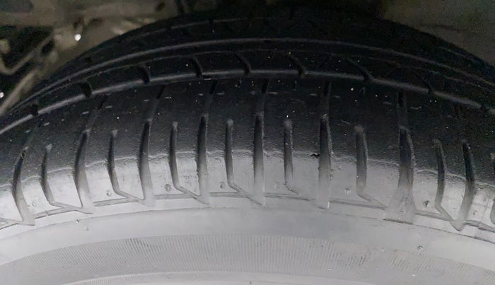 2016 Tata Tiago XZ PETROL, Petrol, Manual, 70,335 km, Left Front Tyre Tread