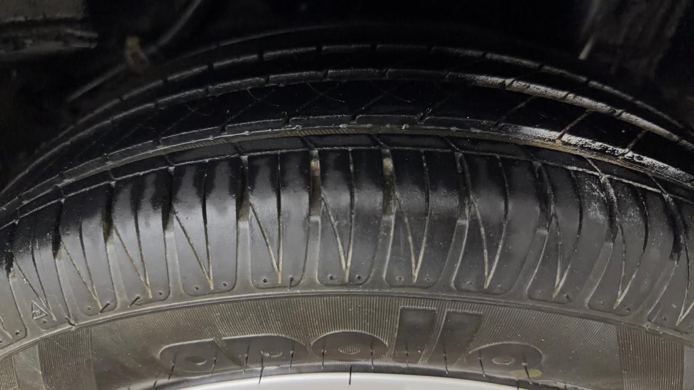2014 Honda Amaze 1.2L I-VTEC S, Petrol, Manual, 95,687 km, Left Rear Tyre Tread
