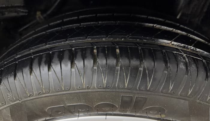 2014 Honda Amaze 1.2L I-VTEC S, Petrol, Manual, 95,687 km, Left Rear Tyre Tread