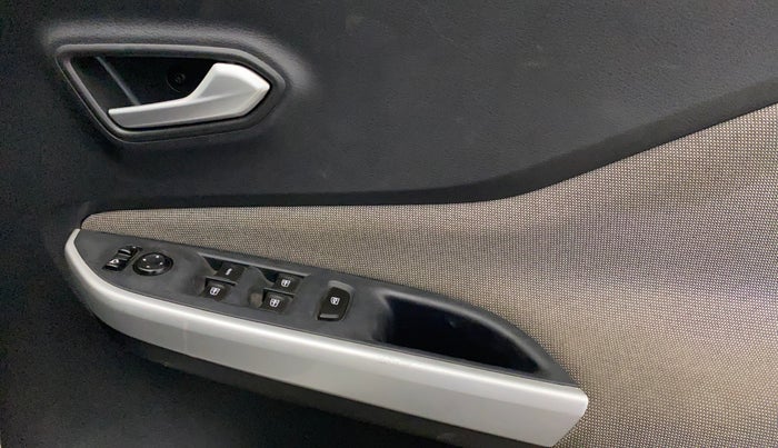 2022 Nissan MAGNITE XV TURBO CVT, Petrol, Automatic, 33,823 km, Driver Side Door Panels Control