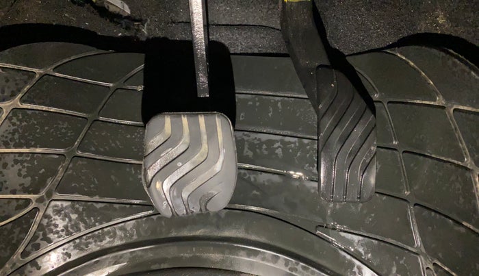 2022 Nissan MAGNITE XV TURBO CVT, Petrol, Automatic, 33,823 km, Pedals