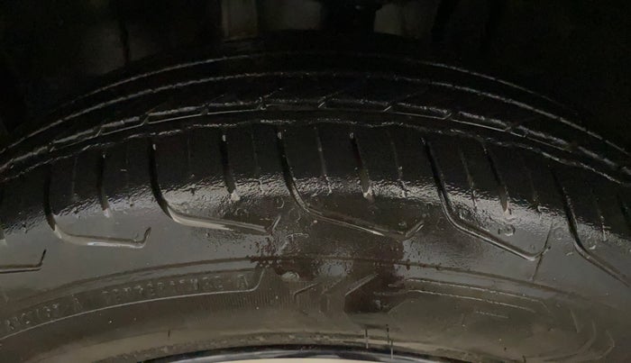 2022 Nissan MAGNITE XV TURBO CVT, Petrol, Automatic, 33,823 km, Left Front Tyre Tread