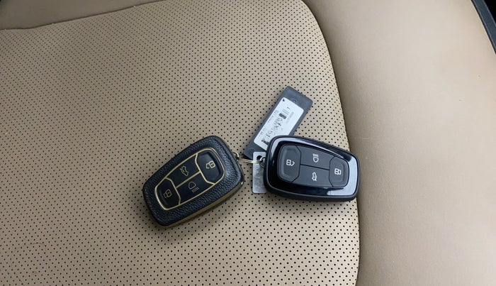 2023 Tata NEXON XZ PLUS (LUXURY) KAZIRANGA PETROL, Petrol, Manual, 20,796 km, Key Close Up