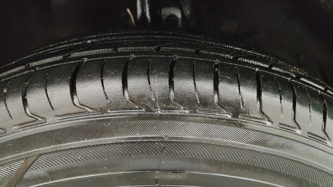 2018 Maruti Swift VXI AMT, Petrol, Automatic, 46,754 km, Right Front Tyre Tread