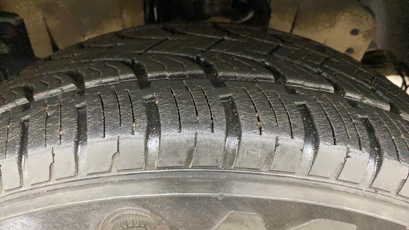 2021 Mahindra Scorpio S3 PLUS, Diesel, Manual, 24,774 km, Left Front Tyre Tread