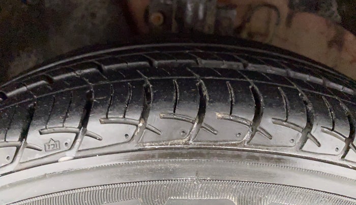 2010 Volkswagen Polo TRENDLINE 1.2L PETROL, Petrol, Manual, 89,904 km, Left Front Tyre Tread