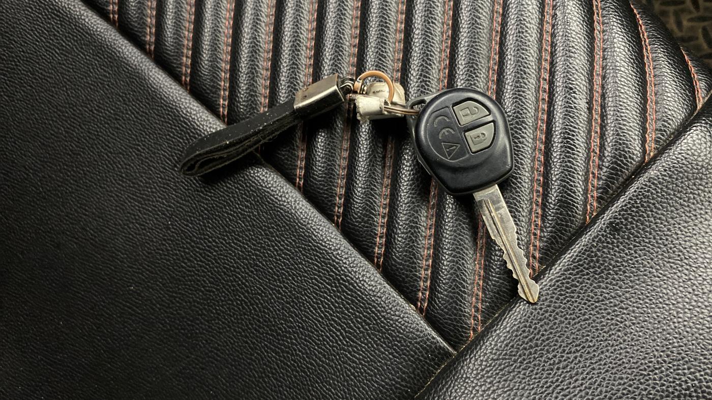 2022 Maruti Swift VXI, Petrol, Manual, 40,355 km, Key Close Up